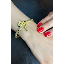 18K Altın Kaplamalı 925 Ayar Gümüş Yılan Figürlü Kelepçe Bileklik - 45102701