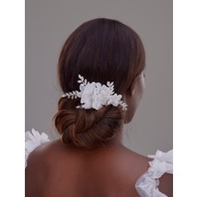 Çiçek ve Yaprak Detaylı Gelin Saç Aksesuarı – Inci ve Kristal Süslemeli