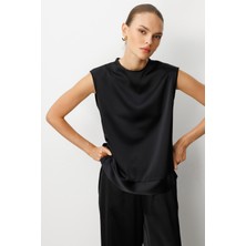 Mizalle Siyah Kolsuz Basic Saten Bluz