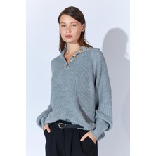 Kadın Gri Şal Yaka Düğmeli Triko Kazak