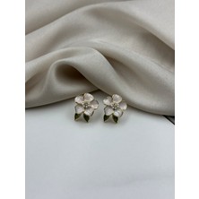 Gold Detaylı Krem-Siyah Renkli Çiçek Figür Küpe