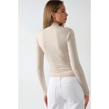 Hiccup Kadın Dik Yaka Büzgü Detaylı Sandy Bluz Krem Doğal