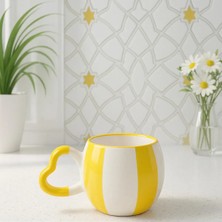 Kalp Kulp Sarı Şerit Desenli El Yapımı El Işlemeli Seramik Kupa