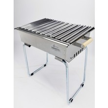 Kömürlü Portatif Mangal – 35×60 cm Pişirme Alanı, 430 Krom Gövde, Ahşap Kulplu, Ergonomik 65 cm Yükseklik