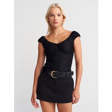 31848 Fiyonk Detaylı Dantel Top-Siyah