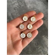 Nergis Collection Mineli Harf Kolye Ucu Altın Renkli Model ile Şık Tasarımda Maden ve Ayar Detayları