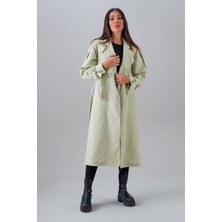 Şık Taş Rengi Düğmeli Trençkot – Rahat ve Modern Kesim