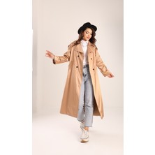 Şık Taş Rengi Düğmeli Trençkot – Rahat ve Modern Kesim