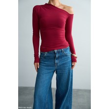 Kadın Asimetrik Yakalı Uzun Kollu Bluz – Tek Düşük Omuz Bordo - Siyah - Ekru