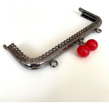 Çanta ve Cüzdan Klipsi Işlemeli Gri Renk Köşeli Model 15 cm Kırmızı Başlıklı ( Askılıklı )