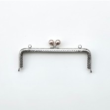 Köşeli Vizon Inci Boncuklu Işleme Baskılı Askılıklı Çanta ve Cüzdan Bursu - Klipsi Gümüş 20 cm