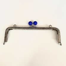 Çanta ve Cüzdan Klipsi Işlemeli Gümüş Renk Köşeli Model 20 cm Mavi Başlıklı ( Askılıklı )