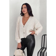 Kadın Düğmeli Tiftik Hırka – Canlı Renkli & Yumuşak Dokulu