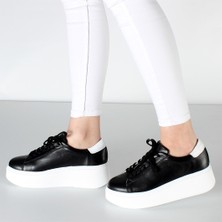 Celal Gültekin Kadın Siyah Bağcıklı Kalın Tabanlı Deri Sneaker