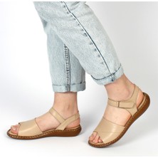 Kadın Bej Bilekten Cırt Cırtlı Deri Sandalet