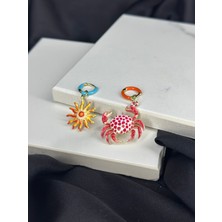 Renkli Mineli Yengeç ve Güneş Figürlü Marka Model Küpe