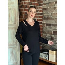 Yakası Pencereli Düğme Detaylı Bluz