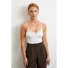 Dantel Detaylı Askılı Top Beyaz