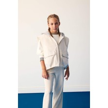 DeFacto Su Geçirmez Kapüşonlu Fermuarlı Yelek Kız Çocuk E7681A825AU