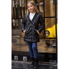 Kız Çocuk Yakası Şerit ve Üzeri Kare Dikiş Detaylı Cepli Çıtçıt Düğme Şişme Siyah Mont