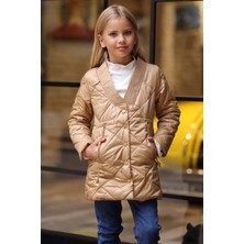 Kız Çocuk Yakası Şerit ve Üzeri Kare Dikiş Detaylı Cepli Çıtçıt Düğme Şişme Krem Mont