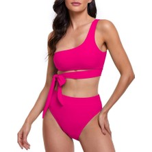 Bikini üstü yandan bağlama detaylı