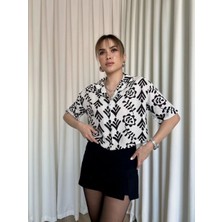 Siyah Beyaz Baskılı Crop Gömlek
