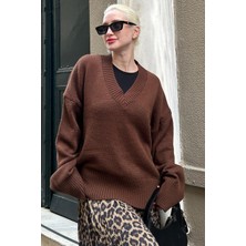 Kahverengi V Yaka Oversize Kadın Triko Kazak MG2149