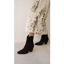 Ece'nin Butiği Larissa Kahve Süet Bot Gerçek Deri Dış Materyal ile 7 cm Topuklu Şık ve Trend Model