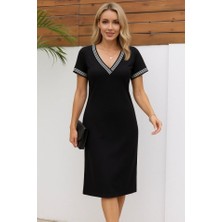 Kadın Kısa Kollu V Yakalı Yanlardan Yırtmaç ve Düğmeli Viskon Iki Iplik Elbise