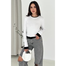 Uzun Kollu Detaylı Bluz – Minimal Şıklık