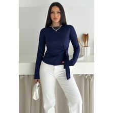 Kadın Belden Bağlamalı Uzun Kollu Bluz – Minimal & Şehirli Stil