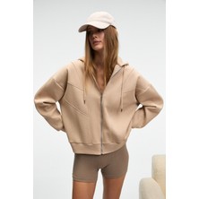 Grimelange VYSELLE Kadın Önü Kesikli Metal Fermuarlı Kapüşonlu Etiket Detaylı Oversize Vizon Sweatshirt