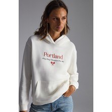 Grimelange Nılsa Kadın Nakış Detaylı Organik Pamuk Şehir Temalı Regular Kapüşonlu Ekru Sweatshirt