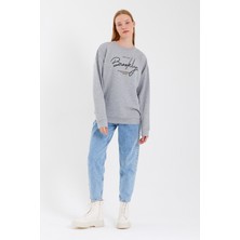Süperlife Kadın Bisiklet Yaka Regular Fit El Yazılı Brooklyn Ince Sweatshirt SPR23SWK331