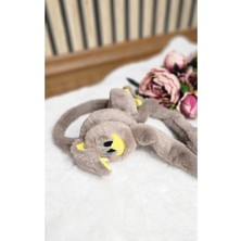 Pelüş Kulaklık Ses Çikartan. Hareket Edıyor