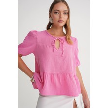 4715 Kadın Yakası Bağlamalı Kısa Kol Müslin Bluz Pembe
