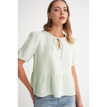 4715 Kadın Yakası Bağlamalı Kısa Kol Müslin Bluz Adaçayı