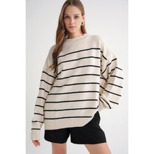 6944 Kadın Salaş Yumuşak Dokulu Çizgili Triko Kazak Naturel