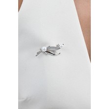 925 Ayar Gümüş Rodyumlu Zirkon Taşlı Yaprak Modeli Incili Gümüş Broş Yaka Iğnesi SGTL13075RODAJ