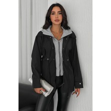 Kadın Kapüşonlu Kuşaklı Çıtçıt & Fermuar Detaylı Trenç Ceket – Fonksiyonel & Şehirli Stil