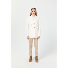 Kendinden Desenli Iri Düğmeli Ceket  Ekru