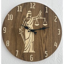 Justitia Adalet Terazisi Figürlü - Koyu Ahşap Duvar Avukat Saati (Kişiselleştirilebilir) - 40 cm