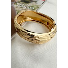 Özel Seri Altın Rengi Dokulu Oval Kelepçe Bileklik (Iç Çapı:6cm)