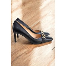 Siyah Hakiki Deri Toka Detay Topuklu Ayakkabı