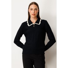 On Yakası Aksesuar Detaylı Triko Kazak Siyah 65363