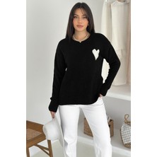 Kadın Kalpli Kalın Triko Kazak – Oversize & Minimal Romantik Stil