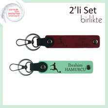 Futbol Desenli Tarz Sahibi Hediye, Erkek Sevgiliye Yazı Eklenebilir Anahtarlık, Bordo-Açık Yeşil