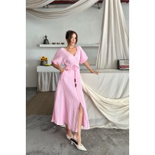 V Yaka Bel Boncuk Bağlamalı Müslin Elbise Yırtmaç Detaylı - Pembe