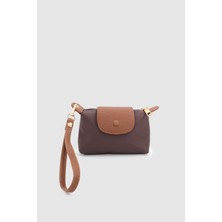 Yulie Metal Aksesuar Detaylı Fermuar ve Mıknatıs Kapamalı Paraşüt Kumaş Kadın El Cüzdanı Acı Kahve